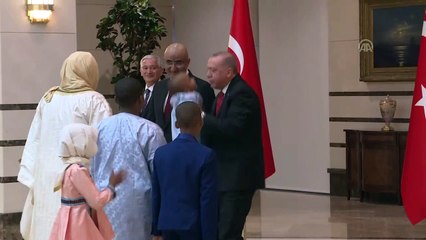 Télécharger la video: Mali'nin Ankara Büyükelçisi İbrahim, Cumhurbaşkanı Recep Tayyip Erdoğan'a güven mektubu sundu - ANKARA