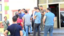 Oğlunun dağa kaçırıldığını iddia eden anne, HDP'de oturma eylemi başlattı