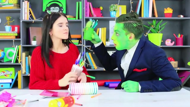 10 FOURNITURES SCOLAIRES AMUSANTES FOURNITURES SCOLAIRES DU GRINCH vs FOURNITURES SCOLAIRES D'HIVER