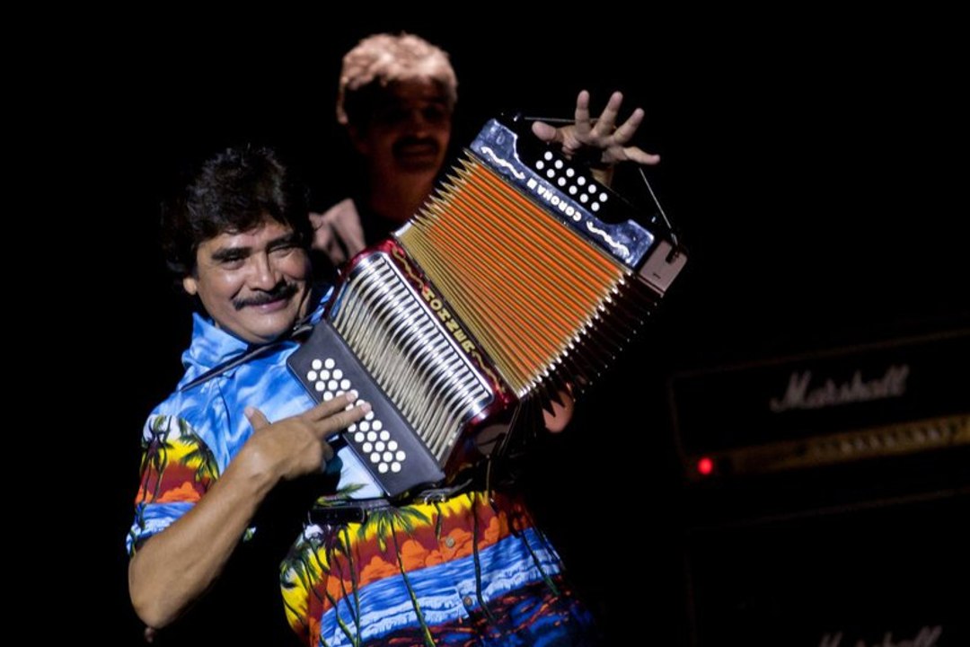 Familiares y amigos despiden a Celso Piña