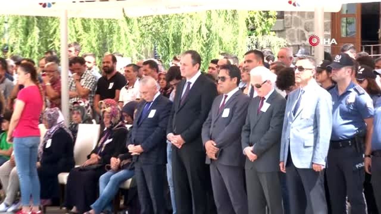 Polis memurunun cenaze töreninde duygulandıran feryat: Baba bizi bırakma