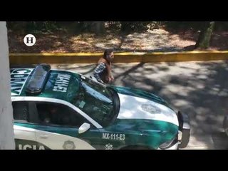 PersinadPolicías "devotos" fueron captados al persignarse al recibir un sobornoos