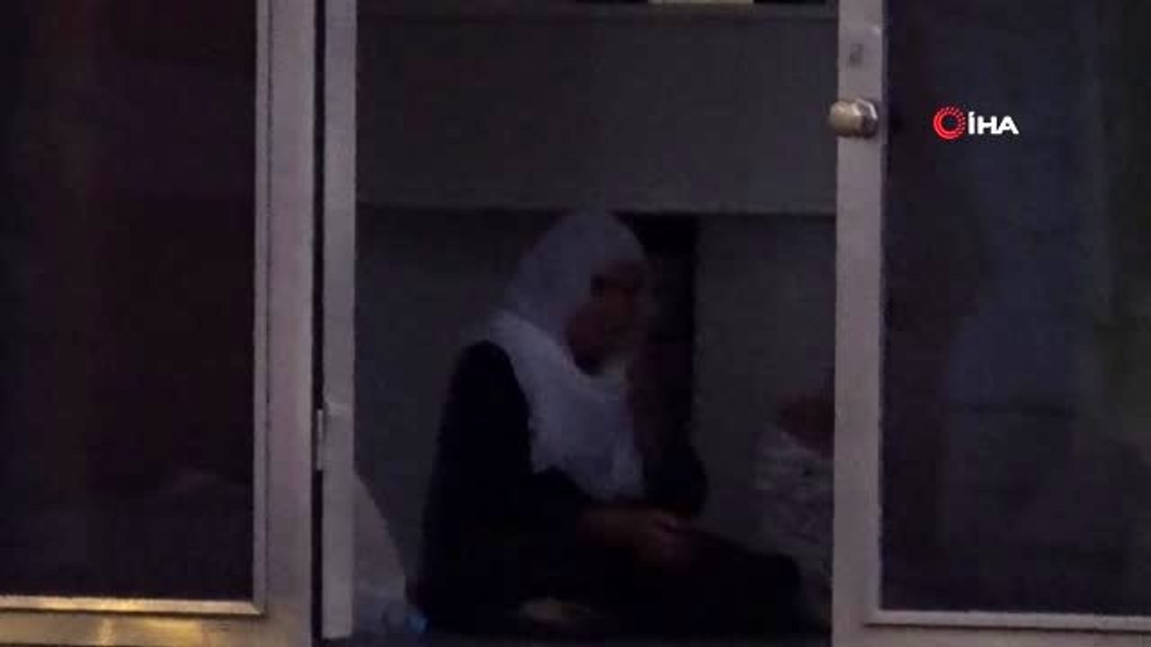 Oğlunun HDP'liler tarafından kaçırıldığını öne süren anne, HDP İl Binası'nda oturma eylemi başlattı