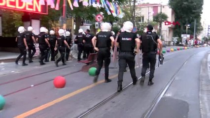 KADIKÖY'DE GÖZALTINA ALINAN 16 EYLEMCİ ADLİ KONTROLLE SERBEST BIRAKILDI