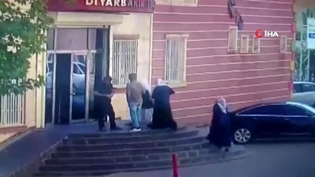 Oğlunun HDP'liler tarafından kaçırıldığını öne süren anne, HDP İl Binası'nda oturma eylemi başlattı