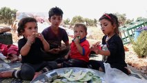 نازحو إدلب يعيشون مأساة إنسانية في ظل نقص الإغاثة