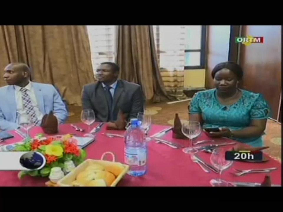 ORTM/Le Ministre des affaires étrangères a organisé un déjeuner pour les diplomates en fin de Mandat au Mali