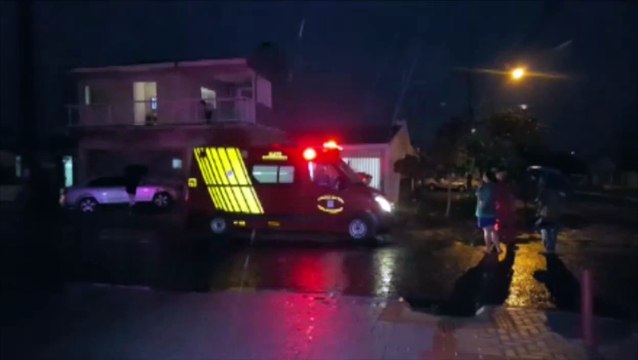 Jovem fica ferido em colisão entre carro e moto