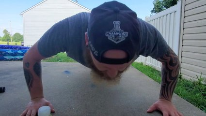 Determined Man Challenges Himself To Do 200 Push Ups