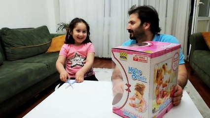 BEBEK KUTU AÇILIMI | ALTINI ISLATAN BEBEK AÇILIMI ( Eğlenceli Çocuk Videoları )