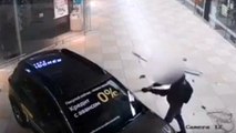 Saldırgan alışveriş merkezine baltayla saldırdıktan sonra dans etti