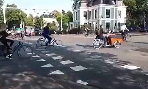 VÍDEO: ¿Semáforos, qué semáforos? Así es un día cualquiera en una intersección en los Países Bajos