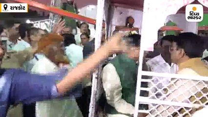 મુખ્યમંત્રી વિજય રૂપાણીએ મેળાની મોજ માણી, ફજત (ચકડોળ)માં બેઠા