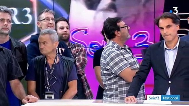 Après 41 ans d'antenne, Soir 3 a pris fin hier soir sur France 3: Regardez les adieux émouvants de Francis Letellier et des équipes - VIDEO