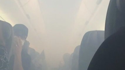 Uçak birden duman altı oldu, nedeni ise...