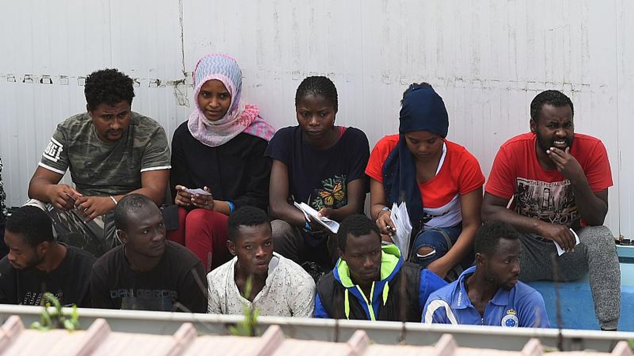 Jetzt doch Malta: 'Ocean Viking' mit 350 Flüchtlingen und Migranten