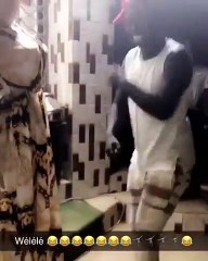 Télécharger la video: Pawlish Mbaye et le mannequin _ Il est allé trop loin