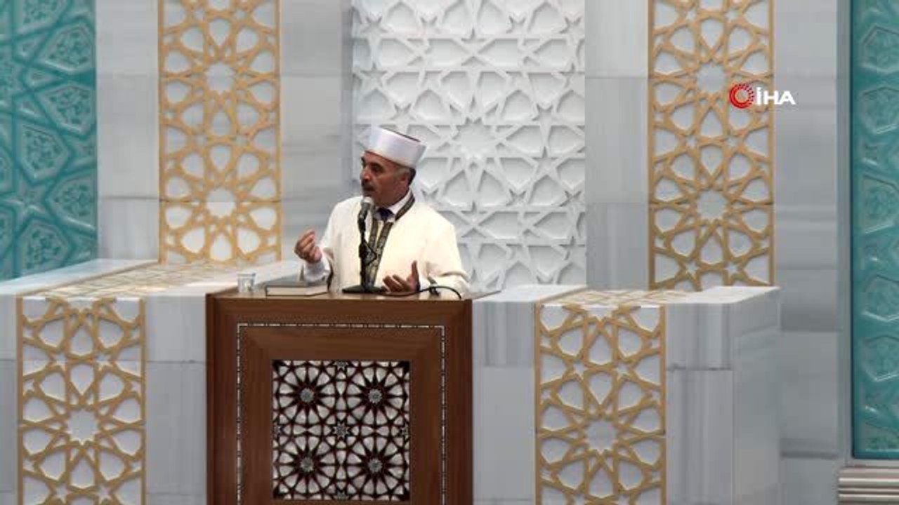 Diyanet İşleri Başkanı Ali Erbaş, Ahmet Hamdi Akseki Camisi'nde cuma hutbesi verdi