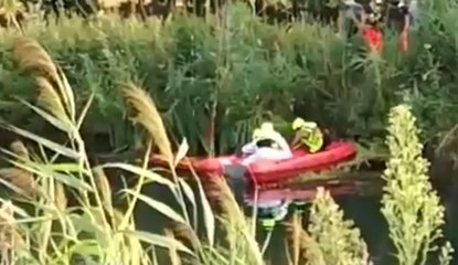 Descargar video: Terracina (LT) - Cadavere ritrovato in un canale lungo l'Appia (24.08.19)