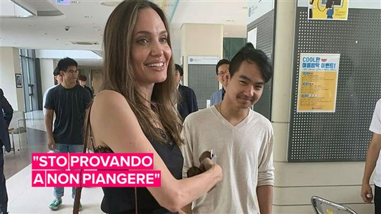 Angelina Jolie, la mamma più cool dell'università di Seoul