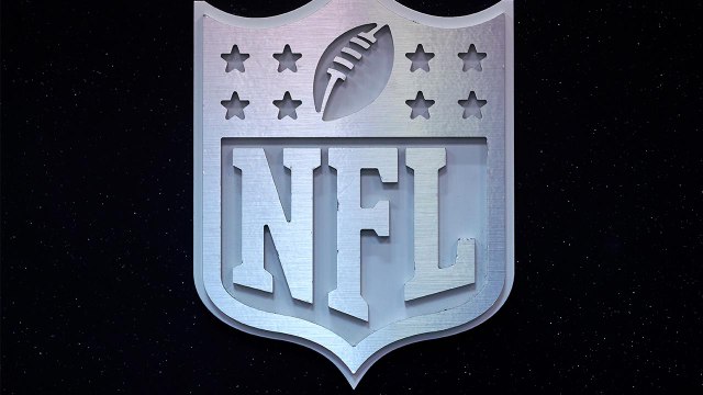 Raiders, Packers Play Preseason Game on 80-Yard Field in Winnepeg