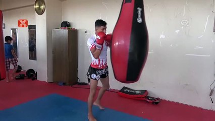 Van Gölü'nde Avrupa şampiyonasına hazırlanıyor