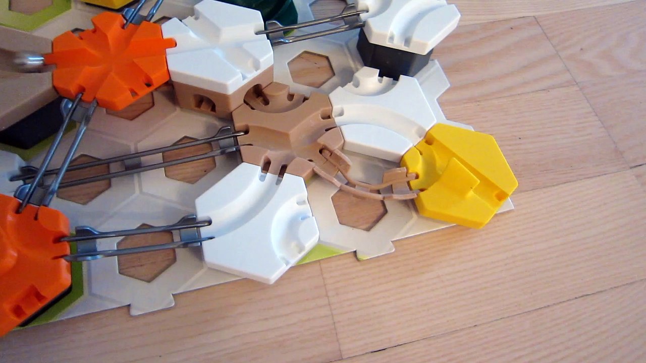 Gravitrax Kreuzung mit Kurven