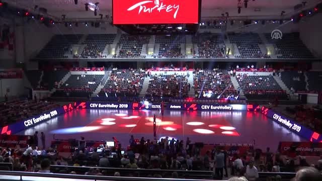 2019 Kadınlar Avrupa Voleybol Şampiyonası - Bakan Kasapoğlu, Türkiye-Yunanistan maçını izledi