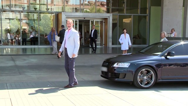 El Rey y la Reina llegan al hospital donde operan a Juan Carlos I
