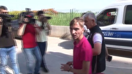 Polise havai fişekle saldıranlara ev hapsi