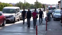 Polise havai fişekle saldıranlara ev hapsi