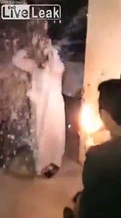 Fête de sortie de prison : il prend feu avec ses amis !