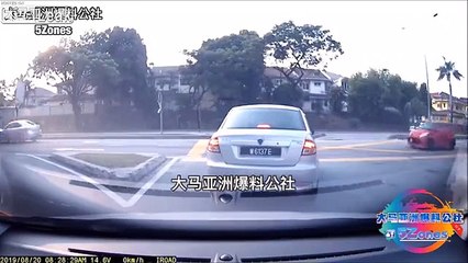 Ce conducteur fuit après avoir renversé une voiture sur la route !