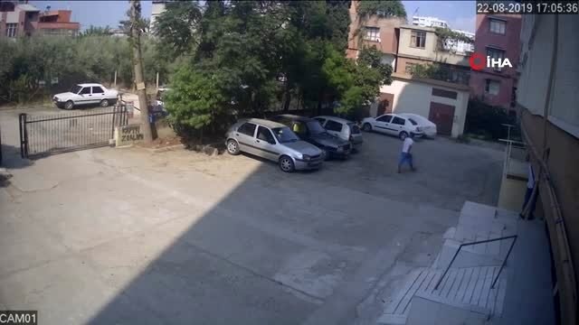 Bisiklet hırsızını dövmeleri ele verdi.