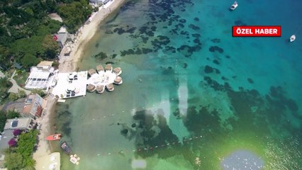 Cem Özer'in göbeği dikkatlerden kaçmadı