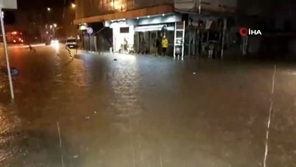 Terme sele teslim...Şehir merkezindeki dükkanlar ve evler 1 metreye kadar su altında kaldı