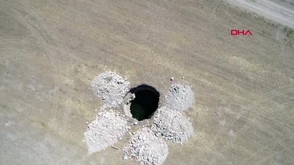 Eskişehir'de, 17 metre derinliğinde obruk oluştu