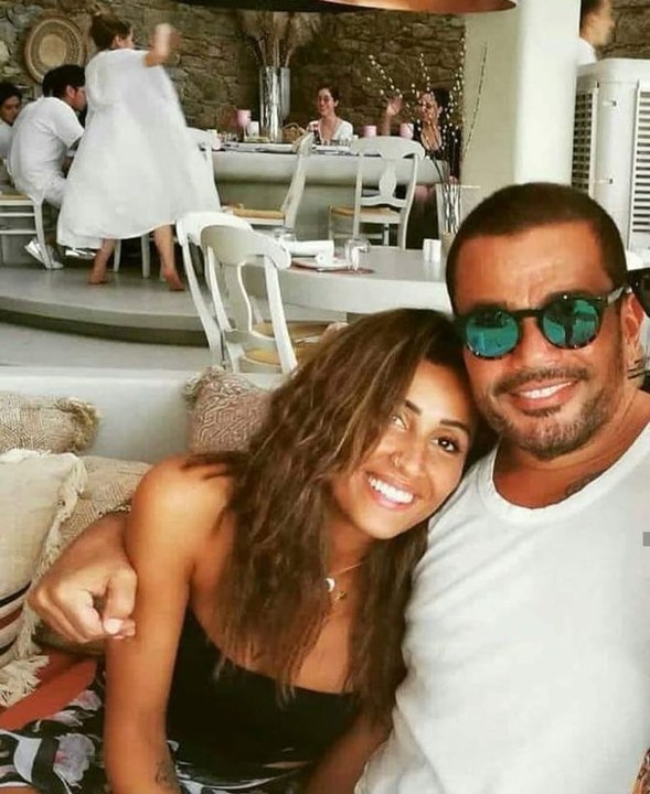 شاهدوا رد فعل عمرو دياب لحظة دخول دينا الشربيني حفل زفاف