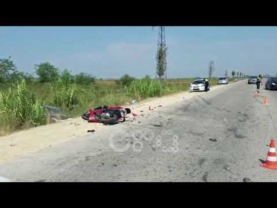 Levan Tepelenë makina përplas motorin vdes 24 vjeçari, shoferi ikën