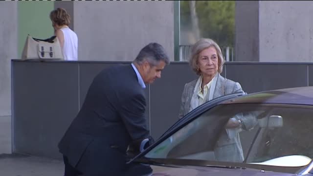 Felipe VI y Doña Sofía llegan al hospital donde está siendo operado Don Juan Carlos: No sabemos nada