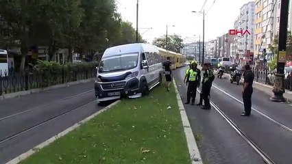 Fındıkzade’de minibüs tramvay yoluna girdi