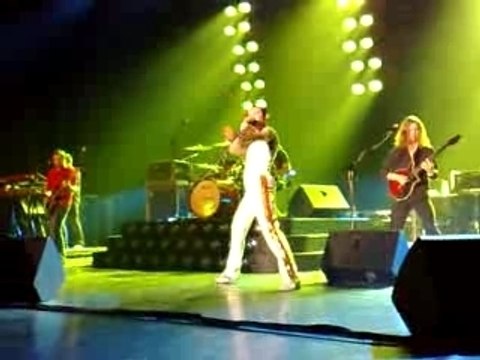 ONE NIGHT OF QUEEN LYON 2008 - UNDER PRESSURE