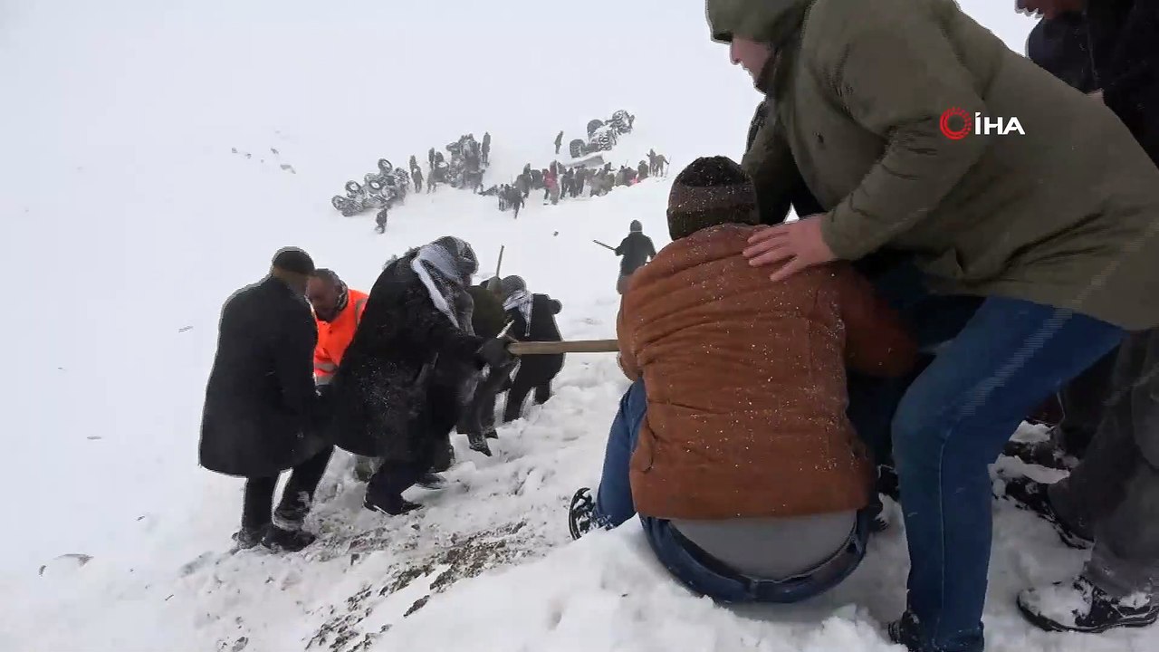 Çığ altında kalan yaralılar böyle kurtarıldı