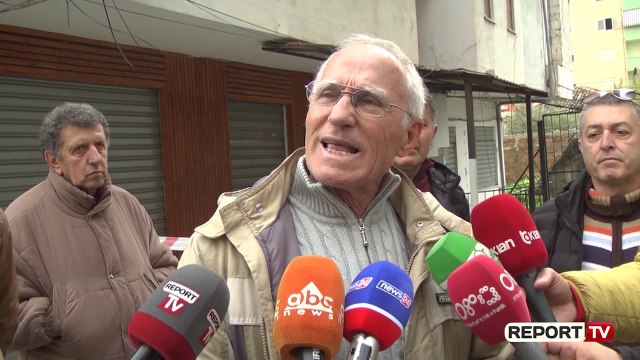 Report TV -Durrës/ Banorët e një pallati në protestë: Të bëhet vlerësim i thelluar