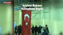 İçişleri Bakanı Süleyman Soylu depremzede çocuklarla basketbol oynadı