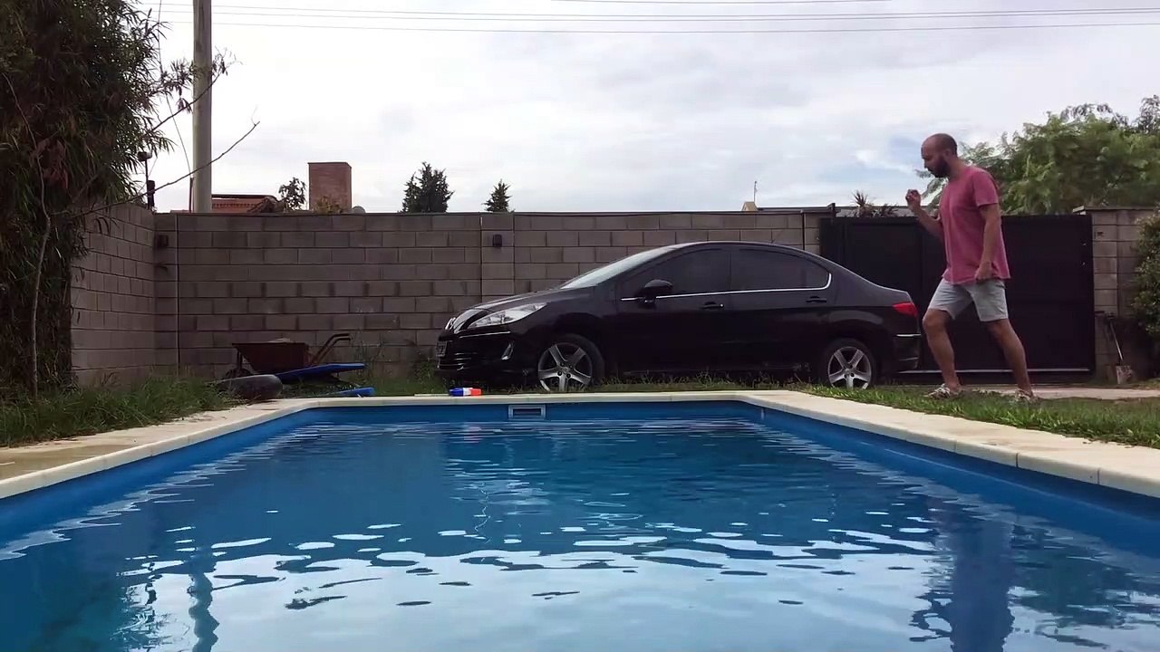 Green screen Chroma key tutorial in 4 minutes - walking on water ( 1080 X 1080 )