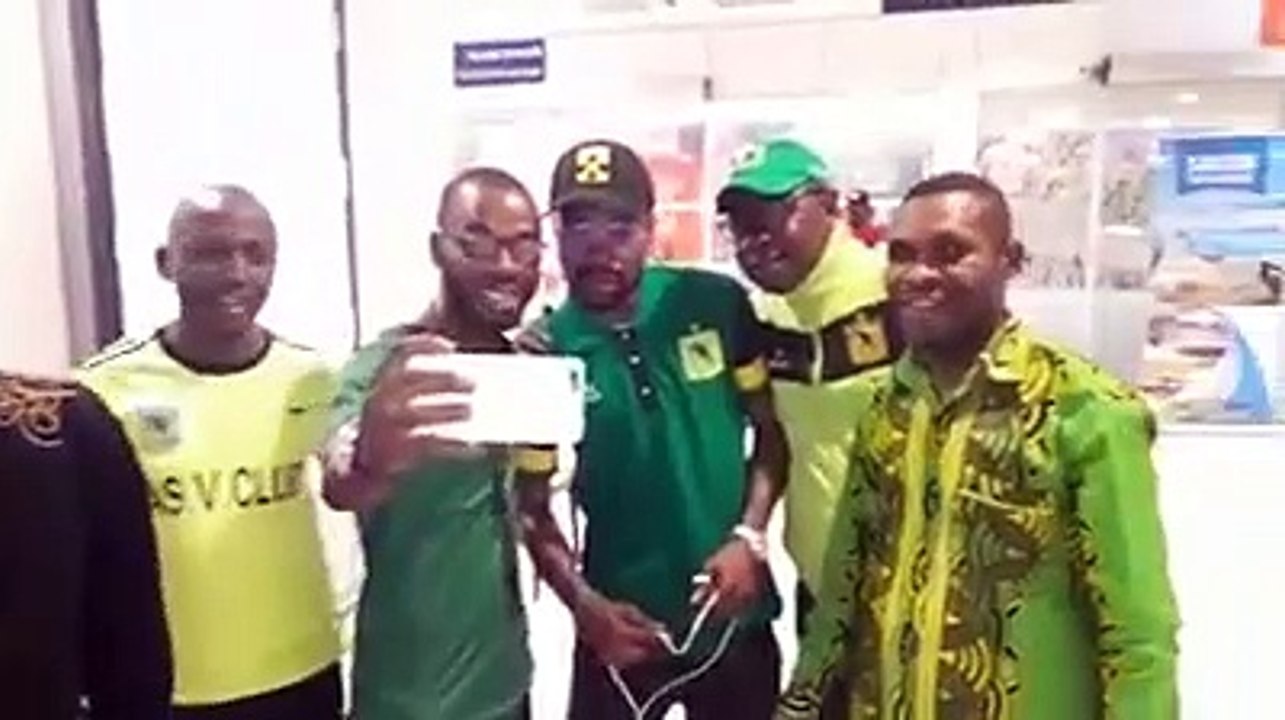 De retour à Kinshasa Ricky Tulenge accueilli en prince par les supporters  de Vita Club | SUIVEZ