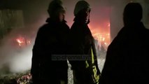 Durrës/ Zjarr në një servis makinash. Zjarrfikësja izolon përhapjen e flakëve, evakuohen banorët