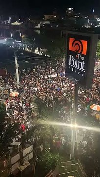 Bloco de carnaval clandestino lota ruas do Triângulo, na Praia do Canto, em Vitória, neste sábado (1)