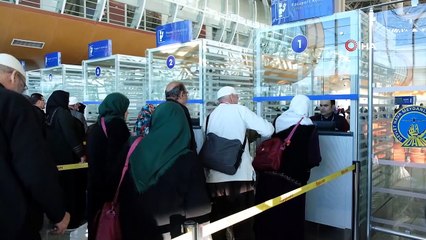 Umre kafilesi dualarla karşılandı